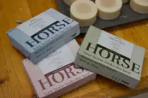 Barre de Shampoing Cheval Bois de Santal, Jasmin, Vanille - foto 1